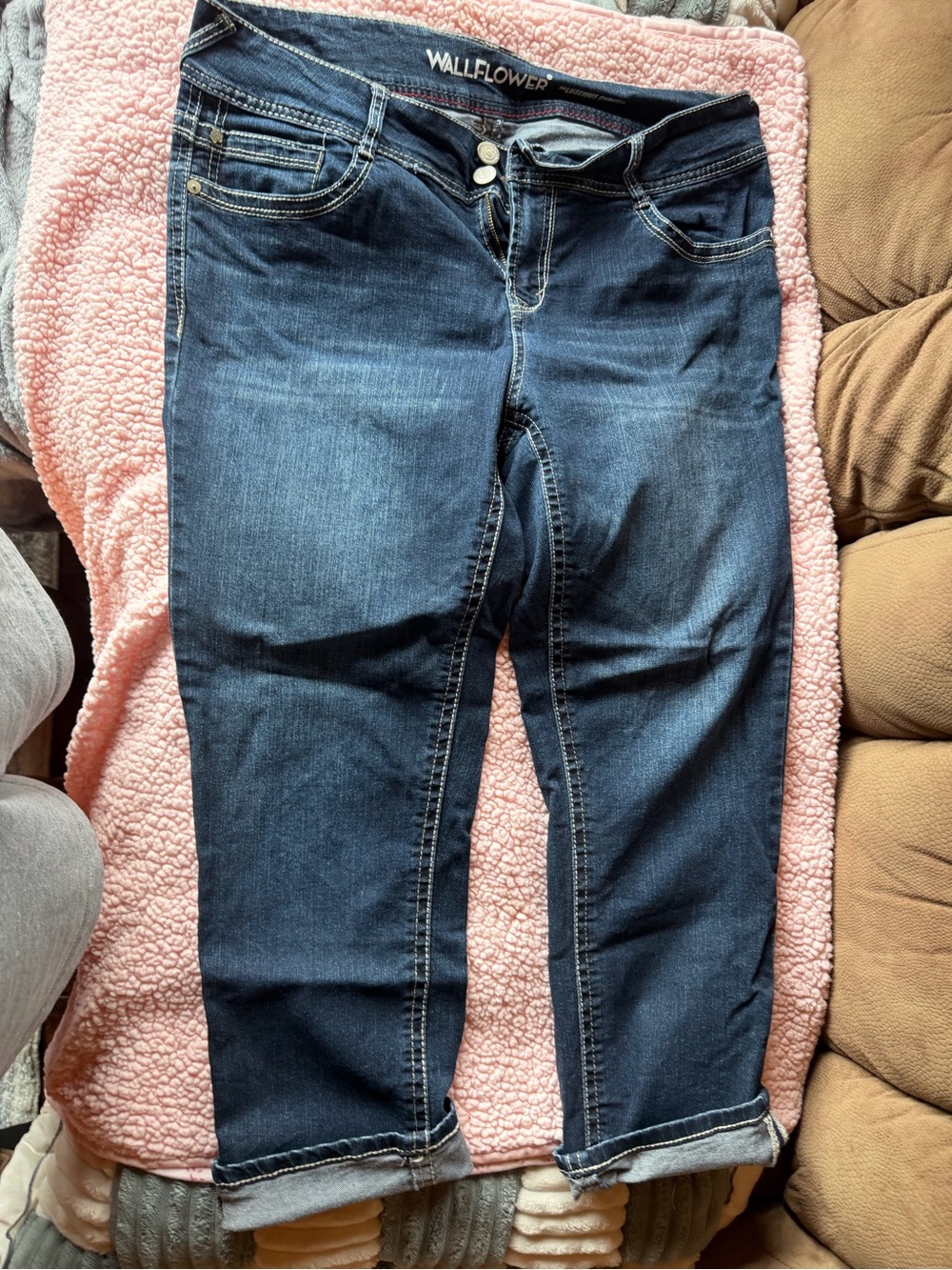 Wallflower Women's Dark Blue Denim Jeans cropped